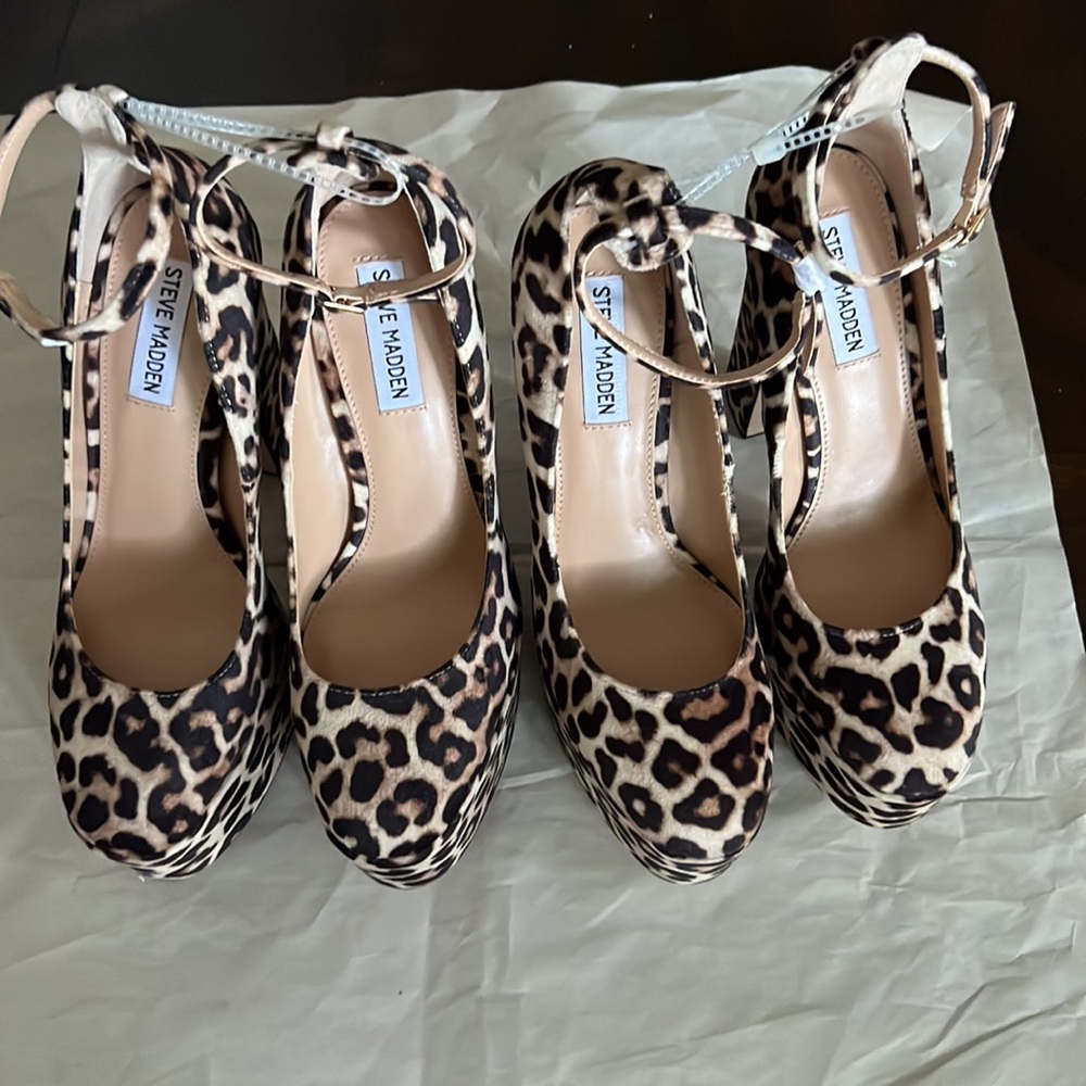 Steve Madden Skyrise Leopard Velvet Platform Pumps. - Picture 9 of 13